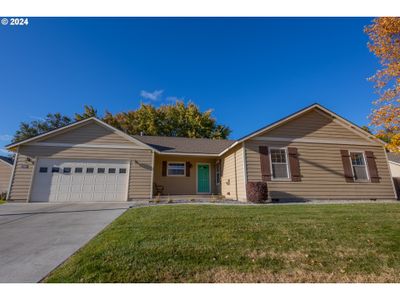 1562 Sw Meadow View Dr, House other with 4 bedrooms, 2 bathrooms and 2 parking in Hermiston OR | Image 1