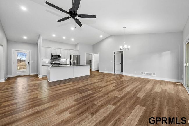 1314 Silver Ln, House other with 3 bedrooms, 2 bathrooms and 3 parking in Crescent IA | Image 6