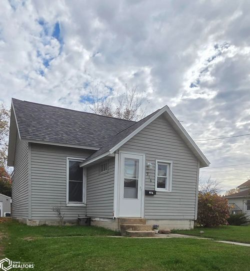 916 Oak St, Iowa Falls, IA, 50126-1439 | Card Image