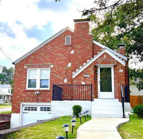 101 Handlan Ct, Kirkwood, MO, 63122-4566 | Card Image