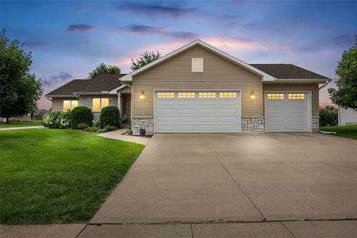 960 Fox Valley Dr, North Liberty, IA, 52317-8016 | Card Image