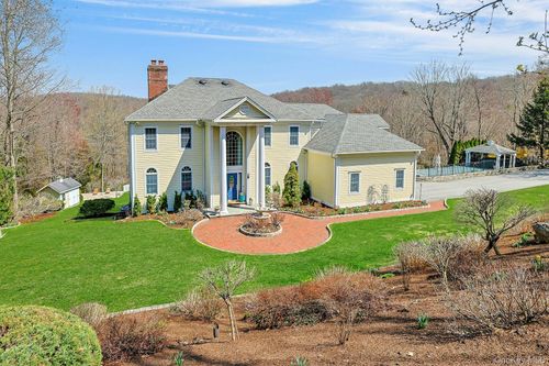 350 Wooded Hill Ct, Chappaqua, NY, 10514-1131 | Card Image
