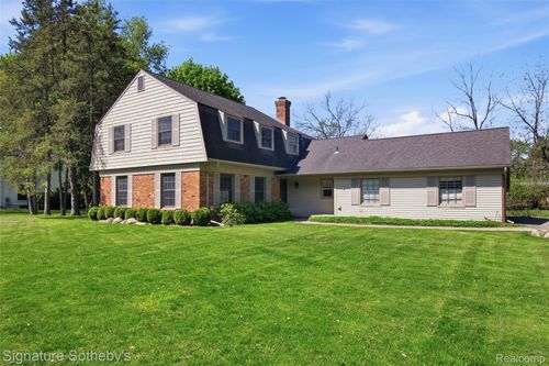 4576 Wagon Wheel Dr, Bloomfield Hills, MI, 48301-1140 | Card Image