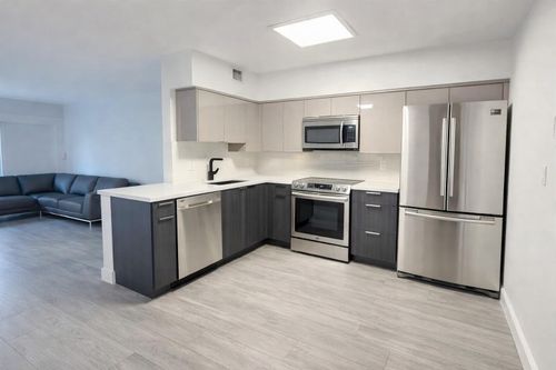 211-3220 Bayview Dr, Fort Lauderdale, FL, 33306-2097 | Card Image