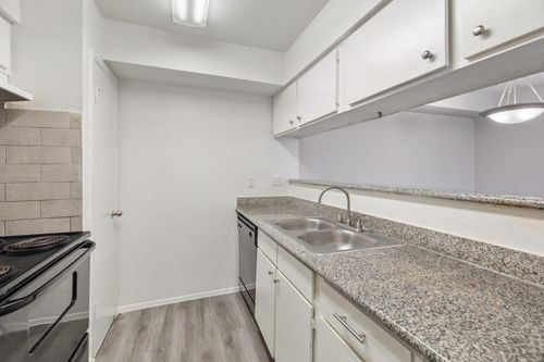 apt-2083-10101 Forum Park Dr, Houston, TX, 77036-8141 | Card Image