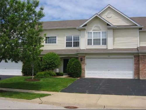 909 Waterford Ln, Elk Grove Village, IL, 60007-7236 | Card Image