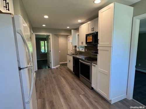 253 E 17th St, Huntingtn Sta, NY, 11746-3320 | Card Image