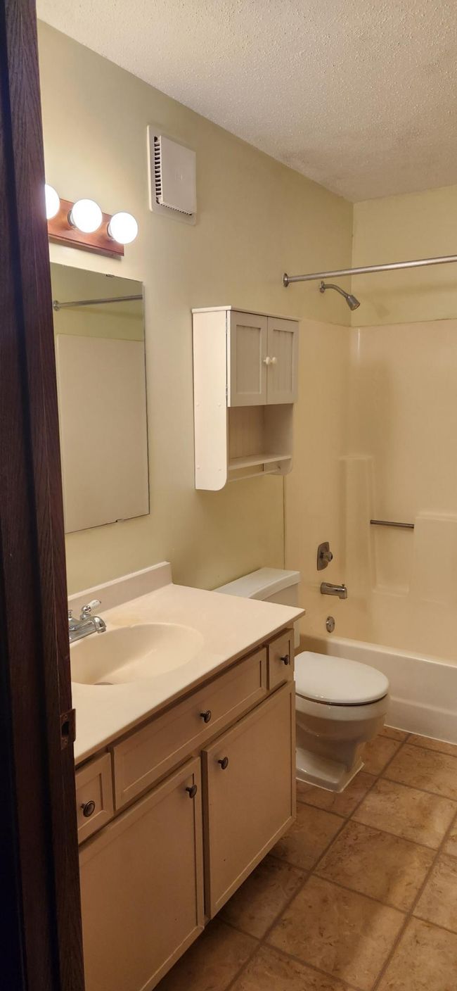 Full Bath | Image 11
