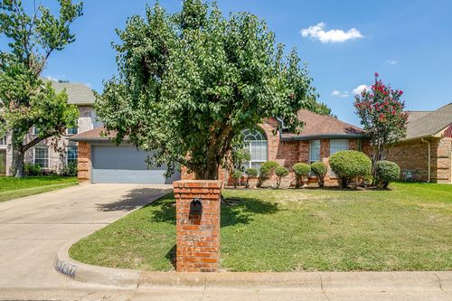 7617 Blossom Dr, Fort Worth, TX, 76133-7907 | Card Image