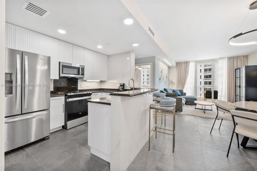1805-801 Brickell Key Blvd, Miami, FL, 33131-3711 | Card Image