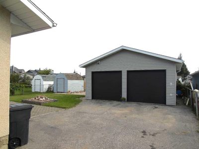 305 7 St Se, House detached with 4 bedrooms, 2 bathrooms and 4 parking in Slave Lake AB | Image 3