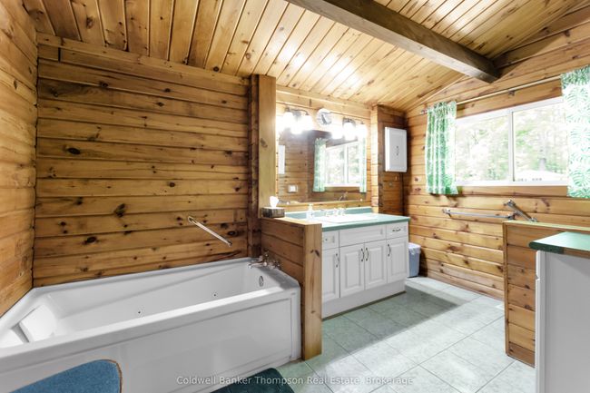 254 Lakeshore Rd, House other with 3 bedrooms, 2 bathrooms and 4 parking in Huntsville ON | Image 19