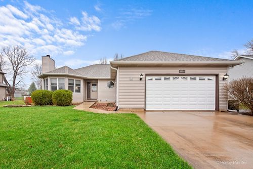 1986 Rosemary Cir, Sandwich, IL, 60548-9382 | Card Image
