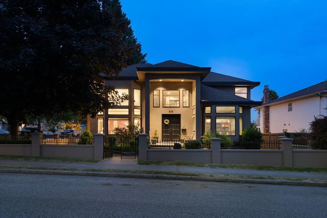 913 Henley Street, House other with 4 bedrooms, 3 bathrooms and 5 parking in New Westminster BC | Image 2