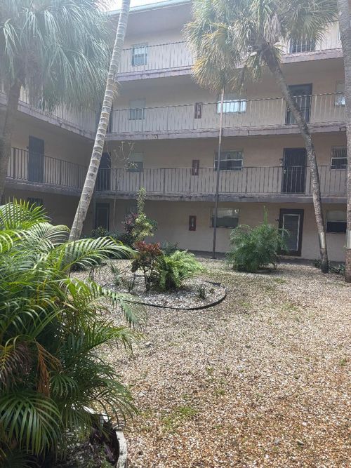 206-2840 Somerset Dr, Lauderdale Lakes, FL, 33311-9328 | Card Image