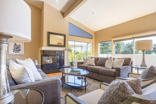 2901 Las Gallinas Ave, San Rafael, CA, 94903-1451 | Card Image