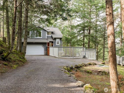 250 Switchback Rd, Eastsound, WA, 98245-8595 | Card Image