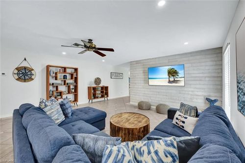 724 102nd Ave N, NAPLES, FL, 34108-3213 | Card Image