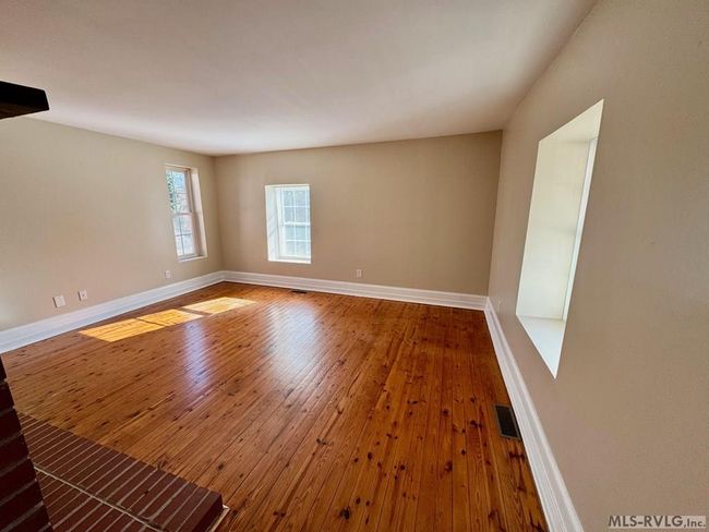 Living Room | Image 10