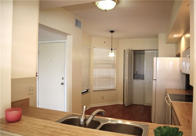 APT-201 - 6240 E Mirror Lake Dr, House attached with 2 bedrooms, 2 bathrooms and null parking in Sebastian FL | Image 8