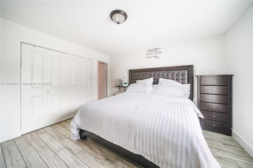 apt-d-5400 Lakewood Cir S, Margate, FL, 33063-5268 | Card Image
