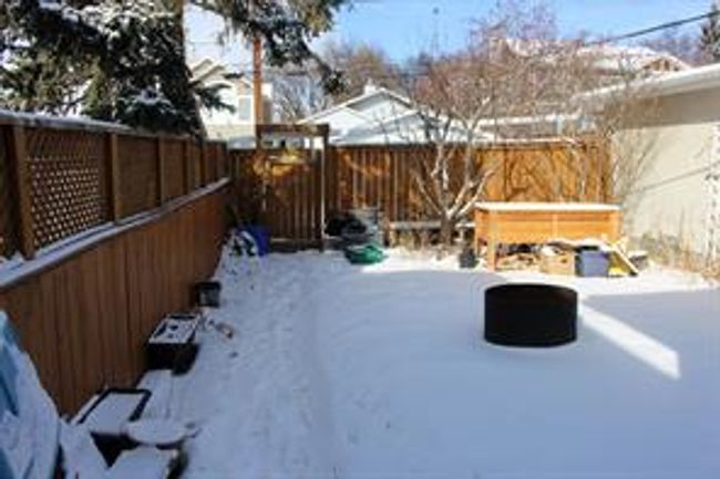 909 34a St Nw, Home with 4 bedrooms, 2 bathrooms and 3 parking in Calgary AB | Image 2