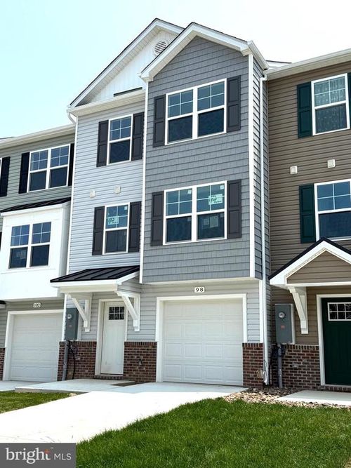98 Moses Dr, MARTINSBURG, WV, 25405-1170 | Card Image