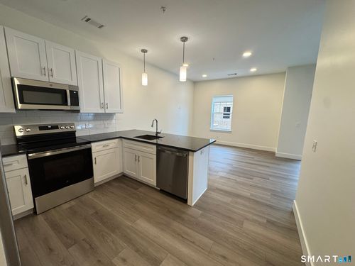 1104-414 Berlin Tpke, Berlin, CT, 06037-1569 | Card Image