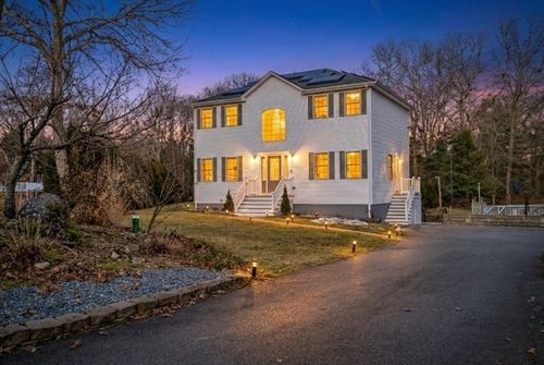 15 Stonewall Ave, Dartmouth, MA, 02747-5317 | Card Image