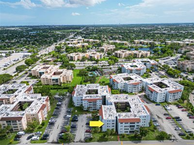 307L - 2850 Somerset Dr, Condo with 2 bedrooms, 2 bathrooms and null parking in Lauderdale Lakes FL | Image 3