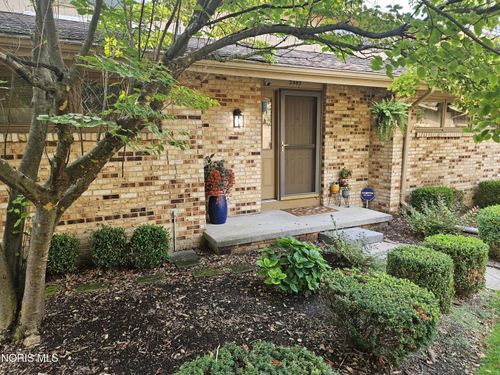2443 Parliament Sq, Toledo, OH, 43617-1281 | Card Image