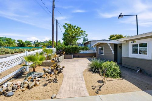 421 Hillcrest Ln, Fallbrook, CA, 92028-1558 | Card Image