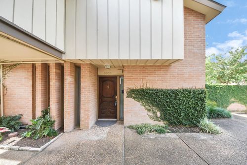 6304 Crab Orchard Rd, Houston, TX, 77057-1008 | Card Image