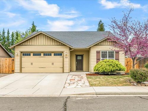 707 Sweet Home Pl, Medford, OR, 97504-6331 | Card Image