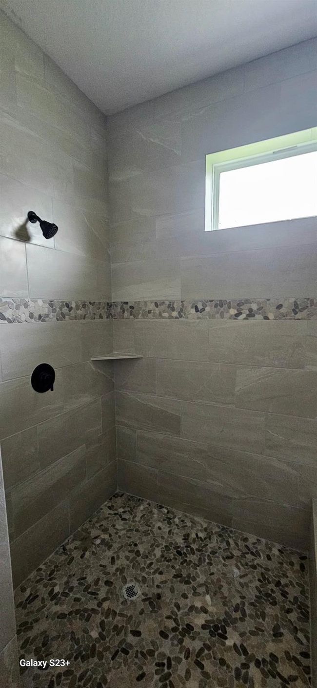 134 Peachleaf Ct, House other with 3 bedrooms, 3 bathrooms and 2 parking in Anahuac TX | Image 6