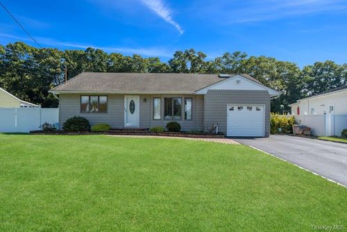 21 Seusing Blvd, Ronkonkoma, NY, 11779-4641 | Card Image