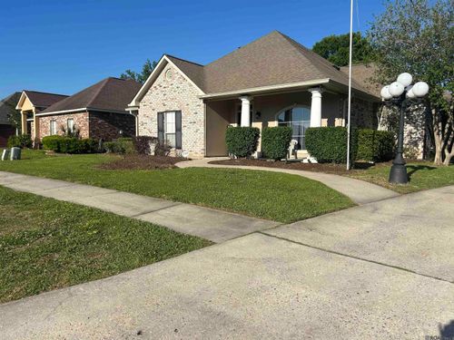 17160 Fountainbleau Dr, Prairieville, LA, 70769-5375 | Card Image