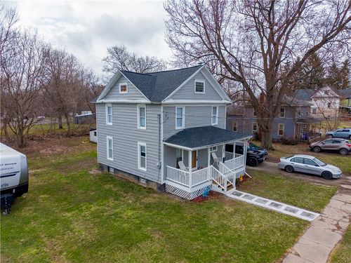 584 East Ave, Medina, NY, 14103-1602 | Card Image