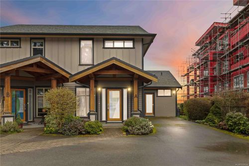 a-7709 E Saanich Rd, Saanichton, BC, V8M1M1 | Card Image