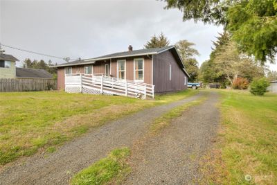 210 W Newell Avenue, House other with 4 bedrooms, 2 bathrooms and 2 parking in Westport WA | Image 1