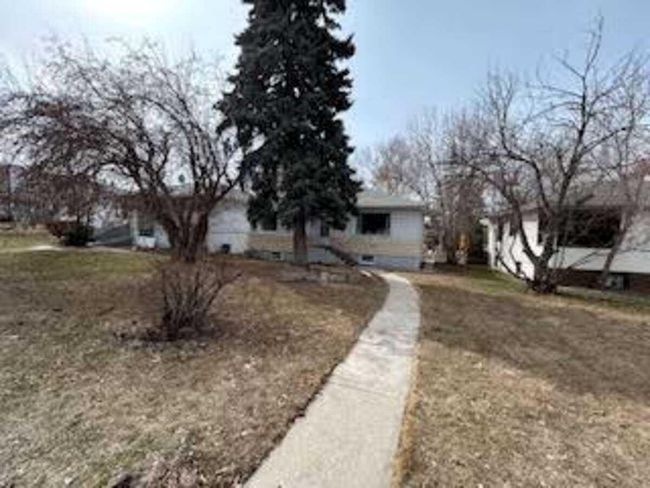 2309 Richmond Road Sw, Home with 4 bedrooms, 2 bathrooms and 5 parking in Calgary AB | Image 2