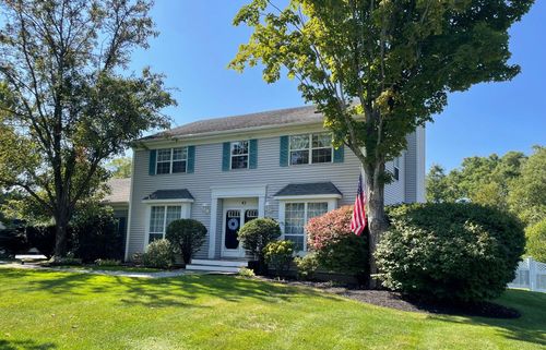 43 Southfields Rd, Riverhead, NY, 11901-1728 | Card Image