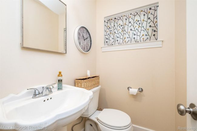 Entry Level Powder Room | Image 17