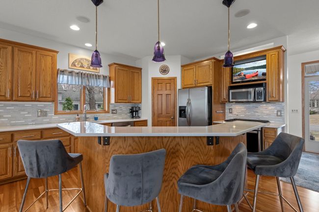 Living room view of kitchen | Image 5