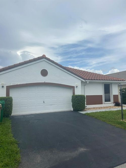 5901 Chester Ln, Davie, FL, 33331-3258 | Card Image