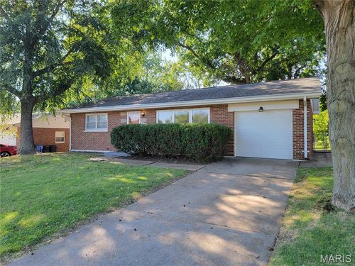2020 Saint Stephen Dr, Florissant, MO, 63033-3456 | Card Image