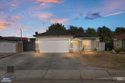2320 Corte Sanchez, Delano, CA, 93215-4680 | Card Image
