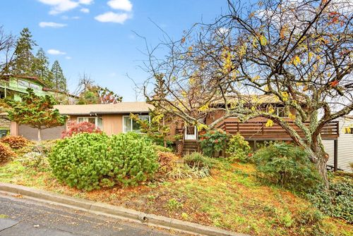 1103 Hillview Dr, Ashland, OR, 97520-3596 | Card Image