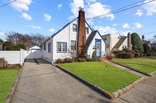 44 Croyden St, Malverne, NY, 11565-2307 | Card Image