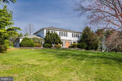 4 Bessie Ct, Millstone Township, NJ, 08535-1201 | Card Image